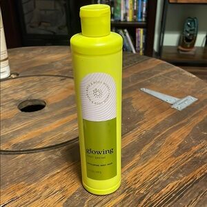 Bath & Body Works Yellow Glowing Enzyme Body Wash